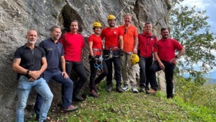 Die Bergrettung und Alpinpolizei bei einem Übungseinsatz.