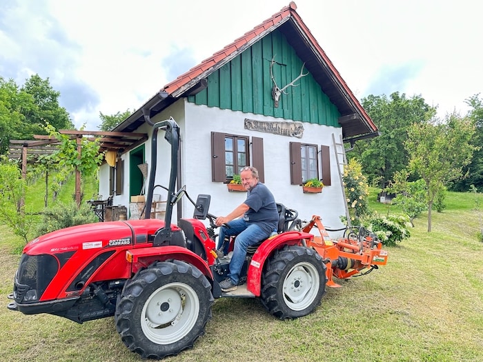 Zwischen den Vorstellungsterminen will er endlich mit der Weinlese beginnen.