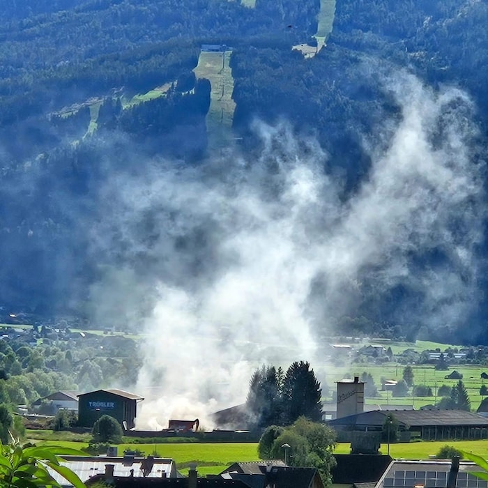 Der enorme Rauch war weit herum zu sehen.