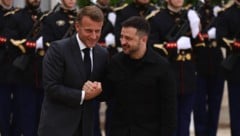 Herzlich empfing Frankreichs Präsident Macron seinen ukrainischen Amtskollegen Selenskyj in ...