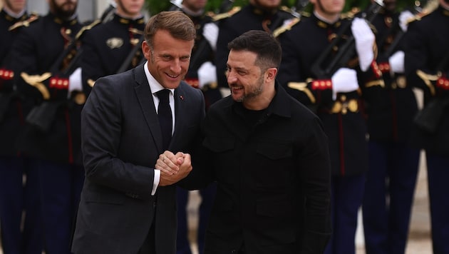 Herzlich empfing Frankreichs Präsident Macron seinen ukrainischen Amtskollegen Selenskyj in ...