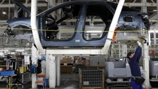 Wenn die deutsche Autoindustrie in der Krise steckt, trifft das im gleichen Atemzug auch die ...