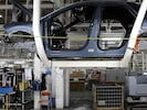 Wenn die deutsche Autoindustrie in der Krise steckt, trifft das im gleichen Atemzug auch die ...