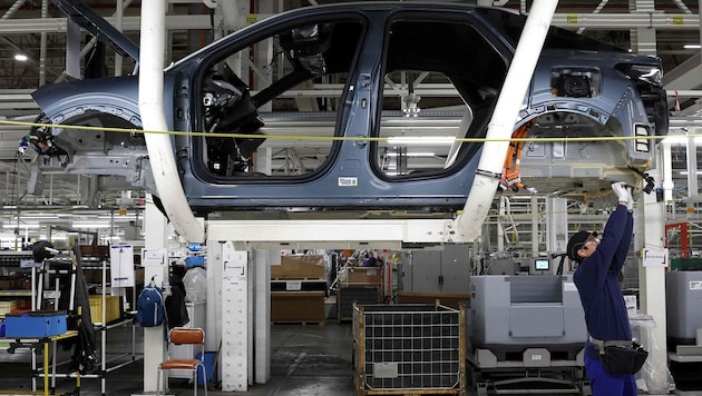 Wenn die deutsche Autoindustrie in der Krise steckt, trifft das im gleichen Atemzug auch die ...
