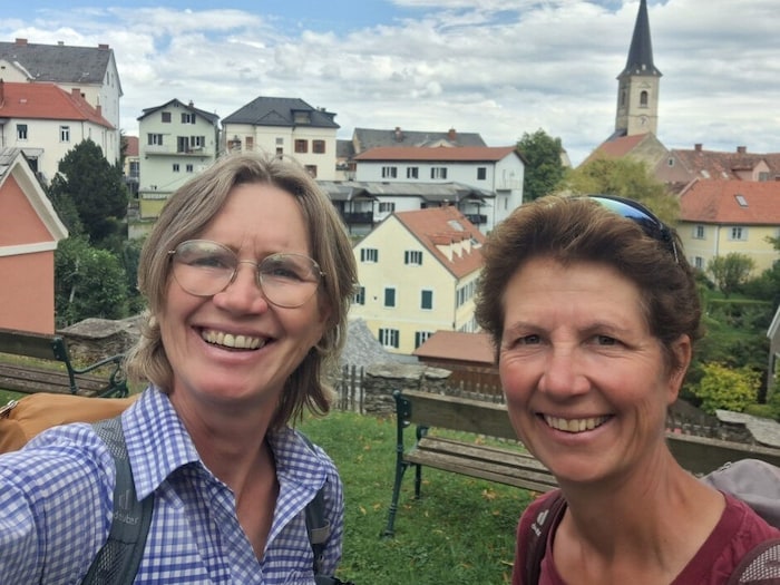 Garant für qualitätsvolle Wanderungen: Elisabeth Zienitzer und Silvia Sarcletti (re.)