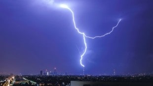 Am Wochenende bleibt es meist trocken und sommerlich – lediglich der Freitag bringt einige ...