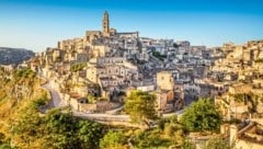Wenn die Sonne auf die Felsen brennt, wirkt Matera wie aus einer anderen Zeit. Die Sassi ...