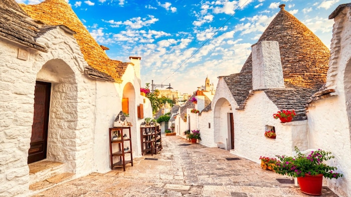 Wenn die Abendsonne über die Kuppeldächer fällt, wird Alberobello leiser – ein Ort voller Ruhe, ...