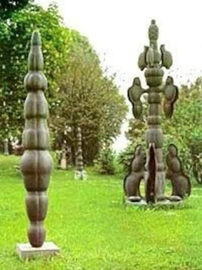 Talos Kedls Wiesen-Kunst: Ein faszinierendes „Familienprojekt“ lockt nach Markt Neuhodis. Was ...