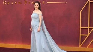 Michelle Dockery zeigte sich bei der Premiere des „Downton Abbey“-Finales überglücklich, mit ...