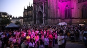 Mehr als 5000 Musikfans wollten sich das Programm auf einer Bühne vor dem Dom und in der Kirche ...