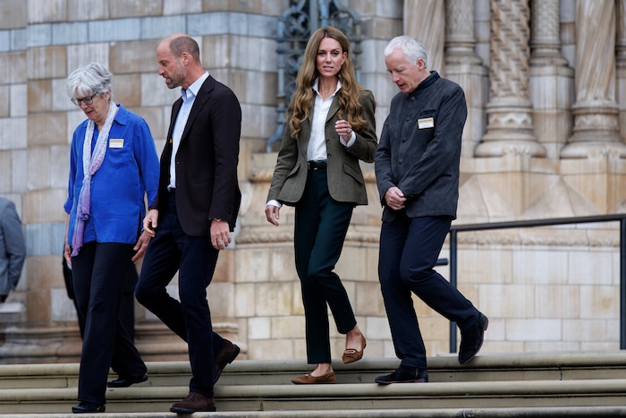 Nach rund sieben Wochen fernab der Öffentlichkeit meldeten sich Prinz William und Prinzessin ...