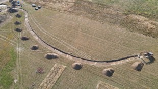 Ausgrabungen in Rechnitz: Mitarbeiter der Archäologie Burgenland untersuchen das Gelände ...