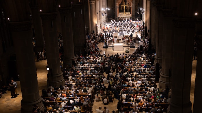 Mariendom Linz: Bruckner Orchester im Altarbereich, Eröffnung Ars Electronica