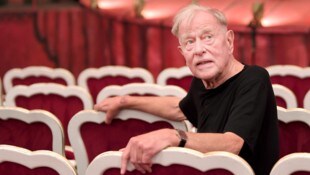 Der legendäre Theaterleiter Claus Paymann (hier auf einem Archivbild aus 2020) ist im Juli im ...