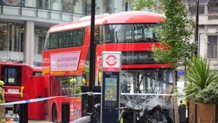 Bei einem Unfall mit einem Doppeldeckerbus in London sind mehrere Menschen verletzt worden.