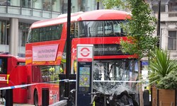 Bei einem Unfall mit einem Doppeldeckerbus in London sind mehrere Menschen verletzt worden.