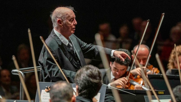 Der 82-jährige Daniel Barenboim (hier im August bei den Salzburger Festspielen) musste das ...