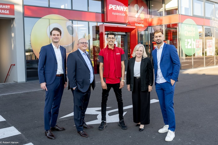 Johannes Greller (PENNY Geschäftsführer), Niko Karras (PENNY Geschäftsführer), Ammar Mohammed ...