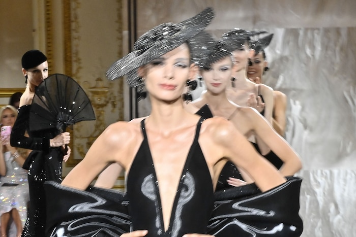 Models während der Giorgio Armani Privé Haute-Couture-Show für Herbst/Winter 2025-2026 im Rahmen ...