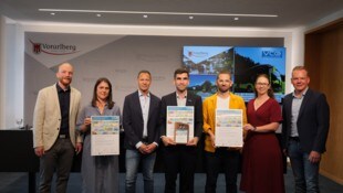 Preisverleihung mit Michael Schwendinger (VCÖ), Caroline Jäger (Gemeindevertreterin Hittisau), ...