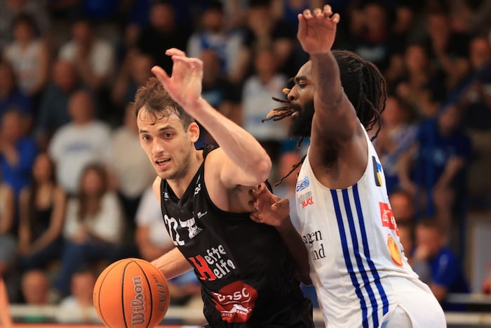 Nemo Krstic (li.) wird die Bulls aus Kapfenberg auch in der neuen Saison als Kapitän aufs Feld ...