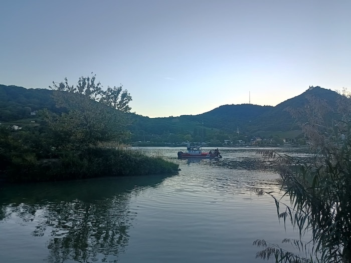Die Wasserpolizei stand ebenfalls im Einsatz.