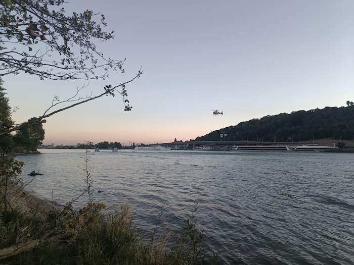 Die Polizei suchte die Person mittels Hubschrauber.