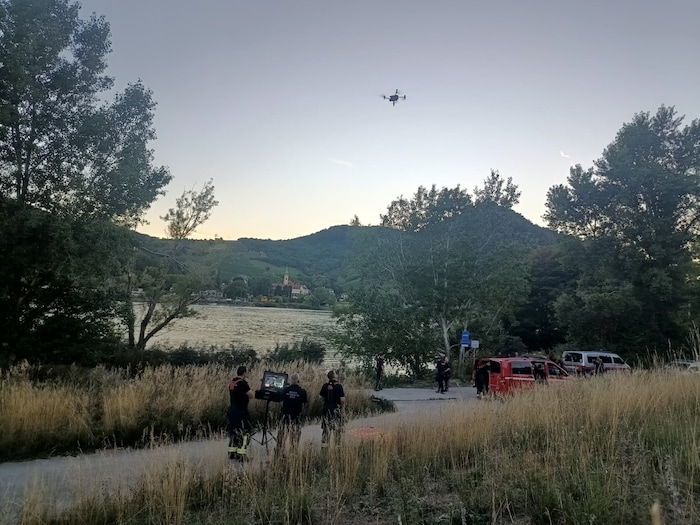 Auch der Bereich am Donauufer wurde intensiv abgesucht.