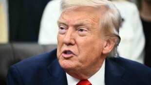 Trump sagte am Freitag, er erwarte weitere Anklagen gegen von ihm als Feinde wahrgenommene ...