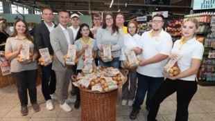 Eric Scharnitz und Robert Hergovich bei den Lehrlingen in der Filiale in Neusiedl am See – neu ...