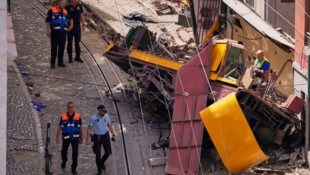 Die Seilbahn entgleiste am Mittwochabend und krachte mit hoher Geschwindigkeit in ein Gebäude.