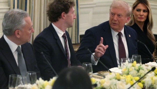 Unter den Gästen bei dem Dinner war auch Facebook-Gründer Mark Zuckerberg.