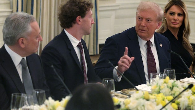 Unter den Gästen bei dem Dinner war auch Facebook-Gründer Mark Zuckerberg.