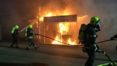 Der Imbiss stand in Vollbrand.