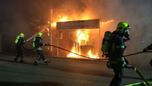 Der Imbiss stand in Vollbrand.