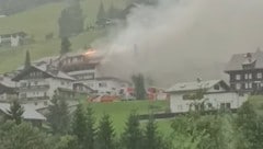 Feuerwehren aus Vorarlberg und dem Allgäu rückten an, um die Flammen unter Kontrolle zu ...