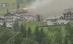 Feuerwehren aus Vorarlberg und dem Allgäu rückten an, um die Flammen unter Kontrolle zu ...