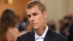 Auf seinem zweiten Überraschungsalbum zeigt sich Justin Bieber verletzlich und gibt intime ...
