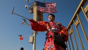 Ein chinesischer Tourist während eines Besuches des US-Präsidenten Donald Trump im Jahr 2017