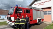 Kommandant Michael Holm und die beiden Kameradinnen nehmen in Franzen bald Abschied vom Mercedes ...