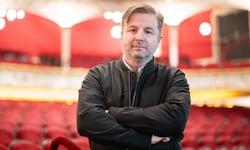 Jan Philip Gloger, geboren 1981 in Hagen, war Schauspieldirektor am Staatstheater Nürnberg und ...