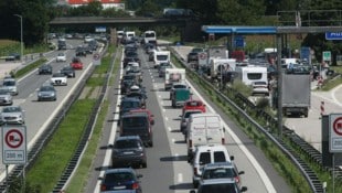 Bei Stau dürfen Autofahrer künftig nicht mehr von der A8 herunterfahren, um so schneller ans ...