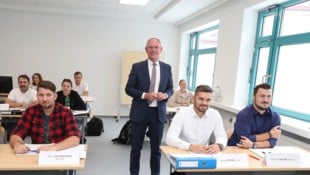 Innenminister Karner zu Besuch in den neuen Schulungsräumen der Polizei in der Wirtschaftskammer ...