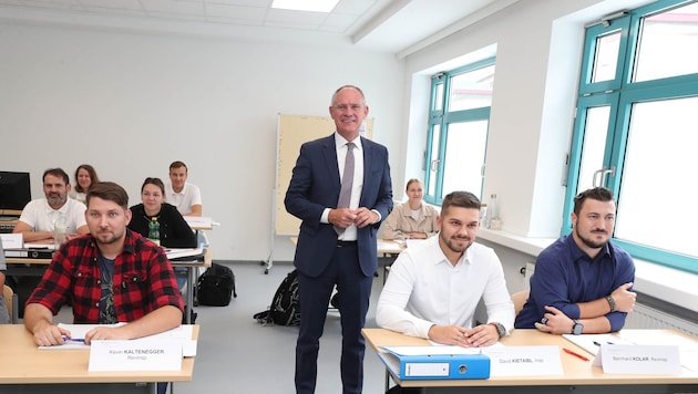 Innenminister Karner zu Besuch in den neuen Schulungsräumen der Polizei in der Wirtschaftskammer ...