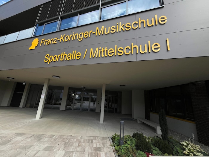 Zutritt in die Klassen kann man sich künftig nur dann verschaffen, wenn man davor Kontakt mit ...