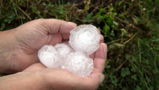 Die Hagelkörner waren teilweise so groß wie Golfbälle (Symbolbild).