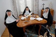 Die Schwestern genossen am Freitag ihr erstes Mittagessen zurück im Kloster Goldenstein.