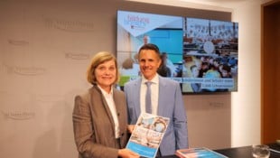 Landesrätin Barbara Schöbi-Fink und Bildungsdirektor Heiko Richter präsentierten  Zahlen und ...