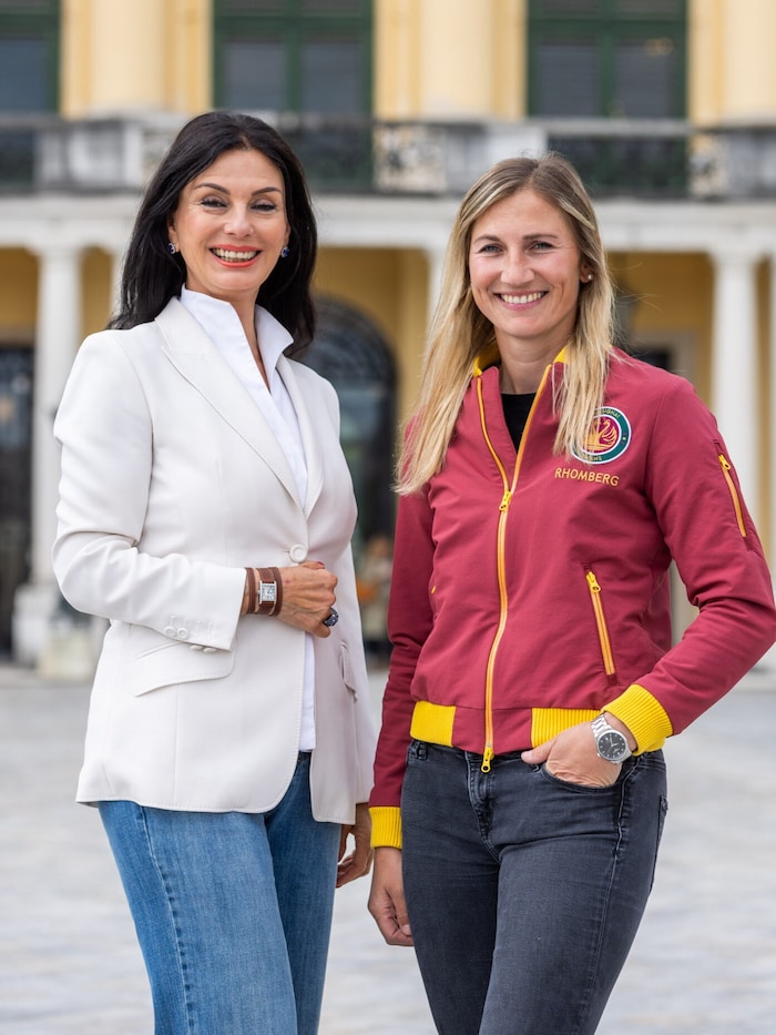 Sonja Klima und Katharina Rhomberg (österreichische Springreiterin) beim Pressegespräch am ...
